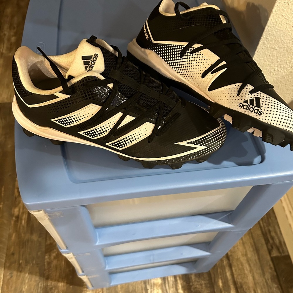 Adidas Sz 8 men's Baseball  cleats in great condition and only wore a few times